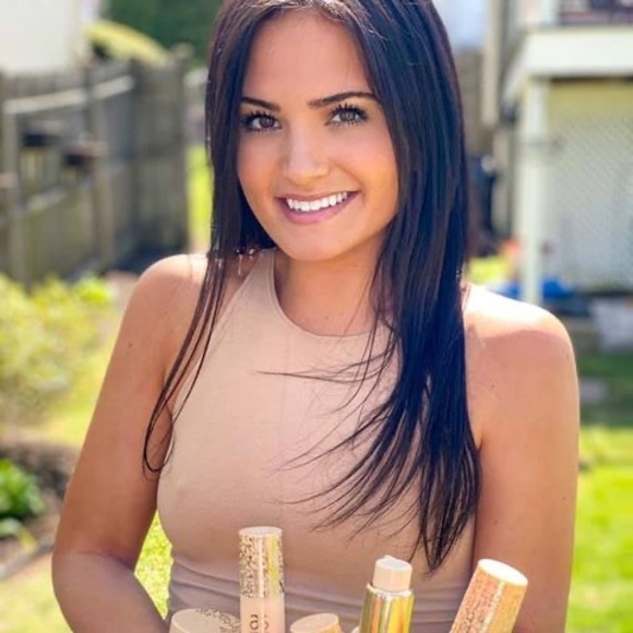 Meet your Posher, Carly - Picture 1 of 1